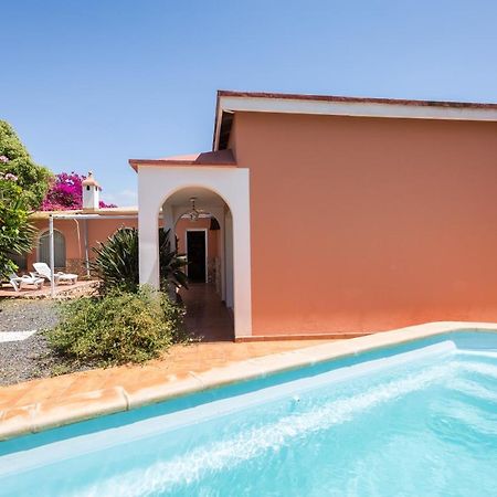 Home2Book Quiet Villa With Private Pool Triquivijate Buitenkant foto
