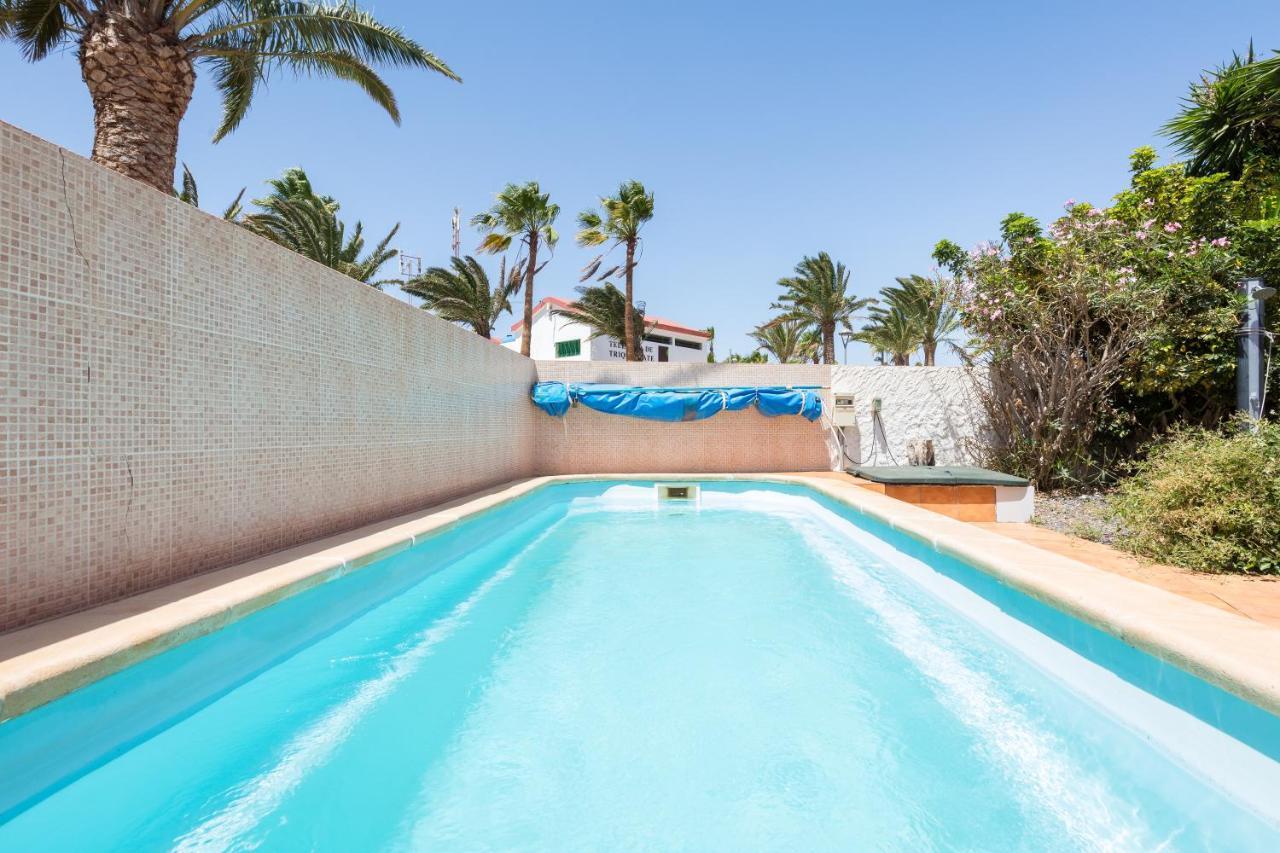 Home2Book Quiet Villa With Private Pool Triquivijate Buitenkant foto