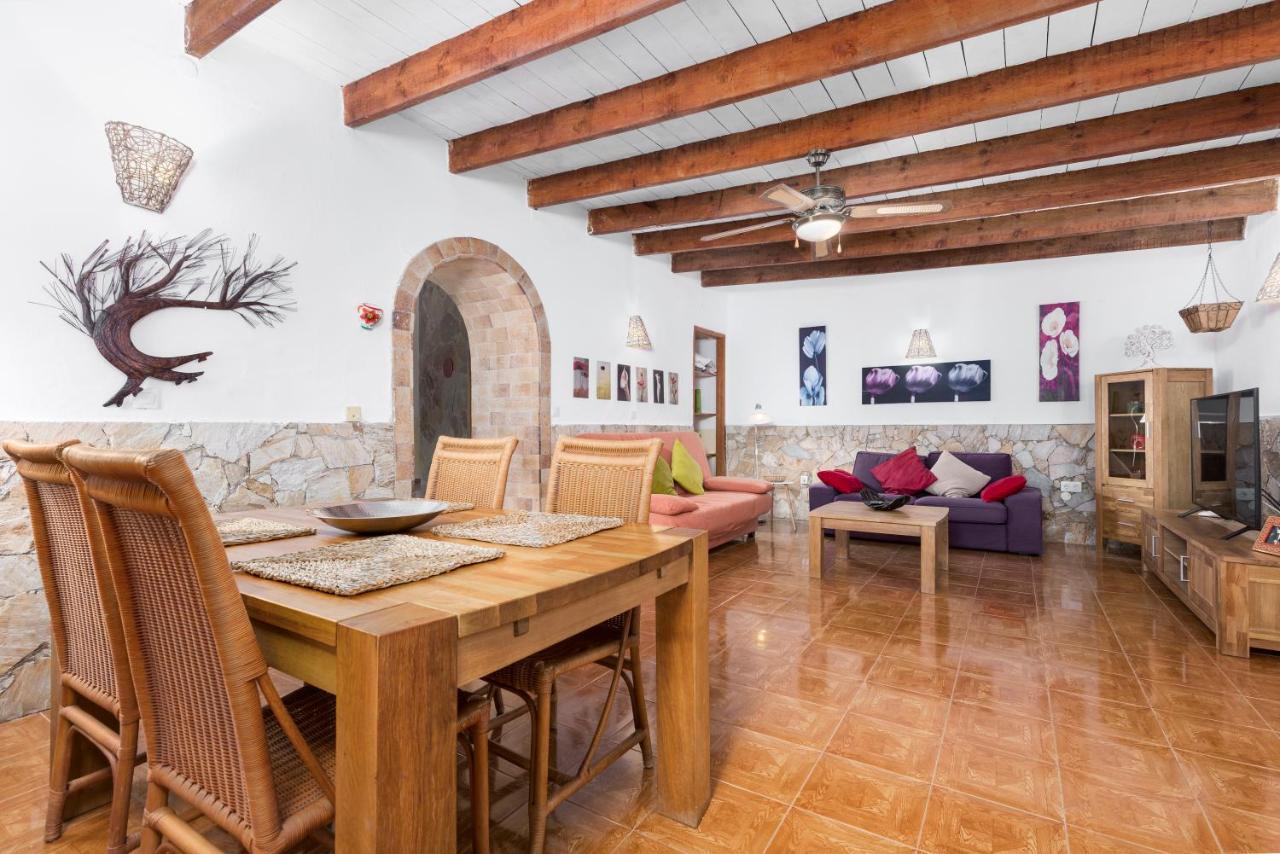 Home2Book Quiet Villa With Private Pool Triquivijate Buitenkant foto