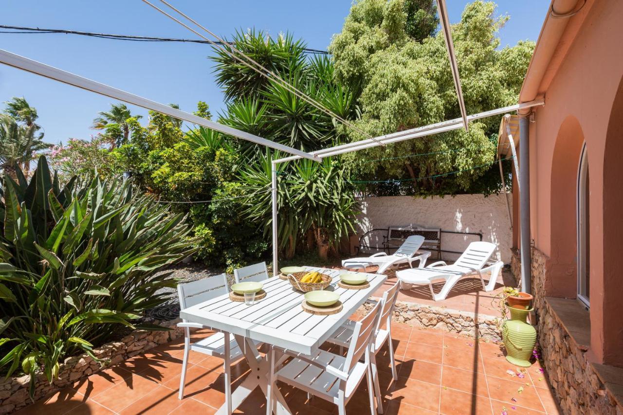 Home2Book Quiet Villa With Private Pool Triquivijate Buitenkant foto