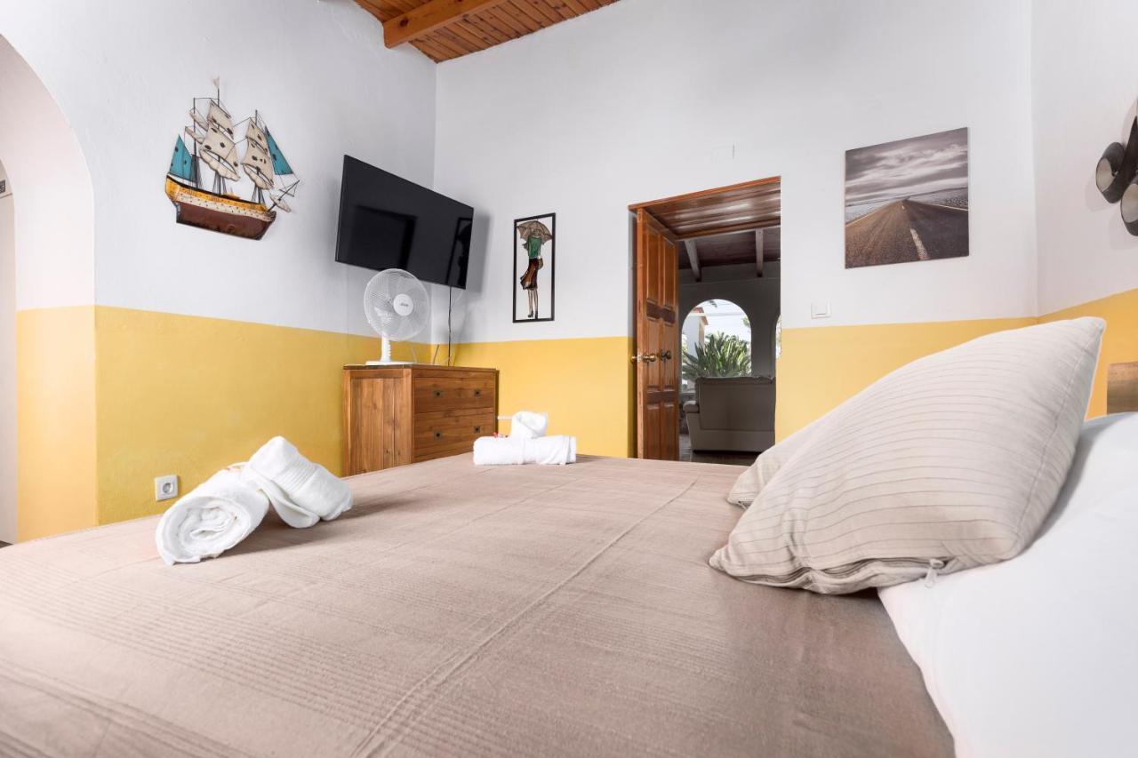Home2Book Quiet Villa With Private Pool Triquivijate Buitenkant foto