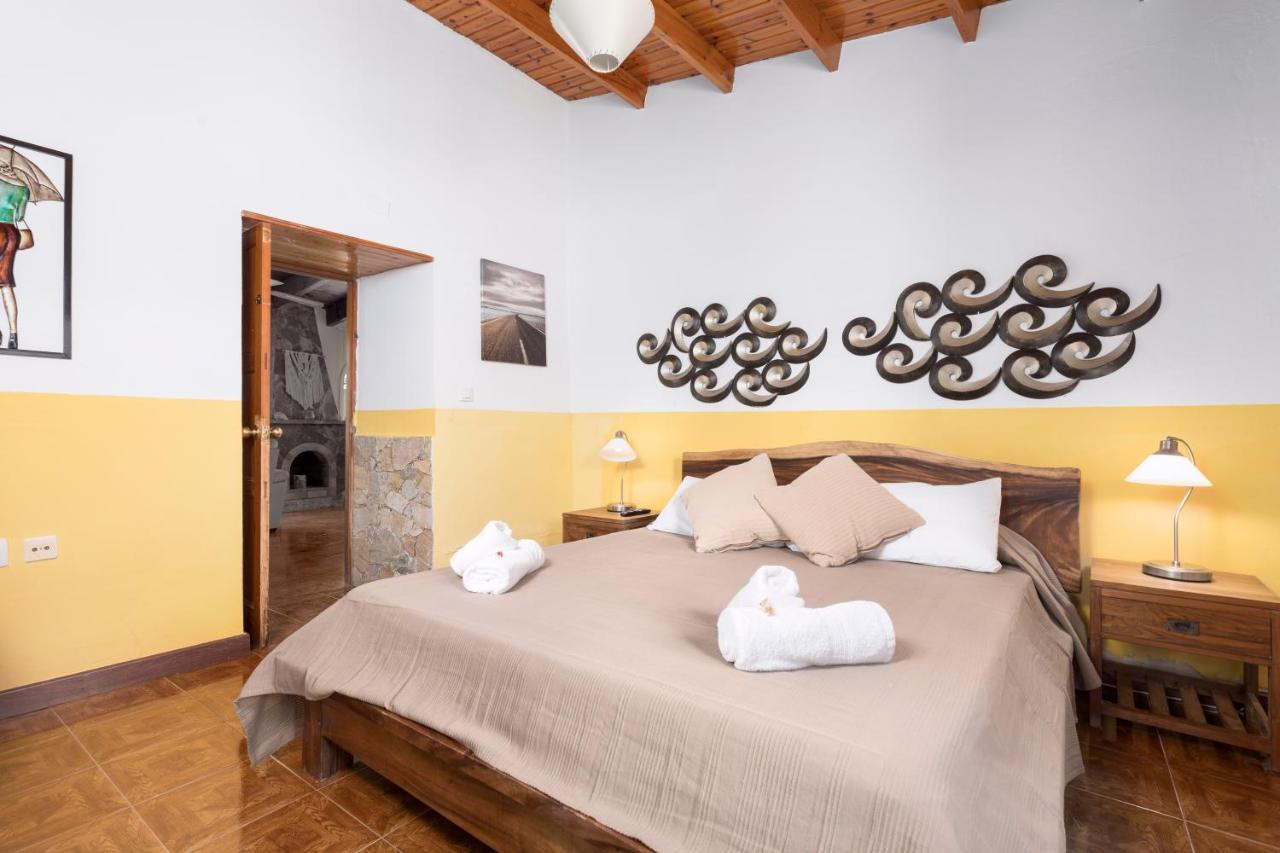 Home2Book Quiet Villa With Private Pool Triquivijate Buitenkant foto