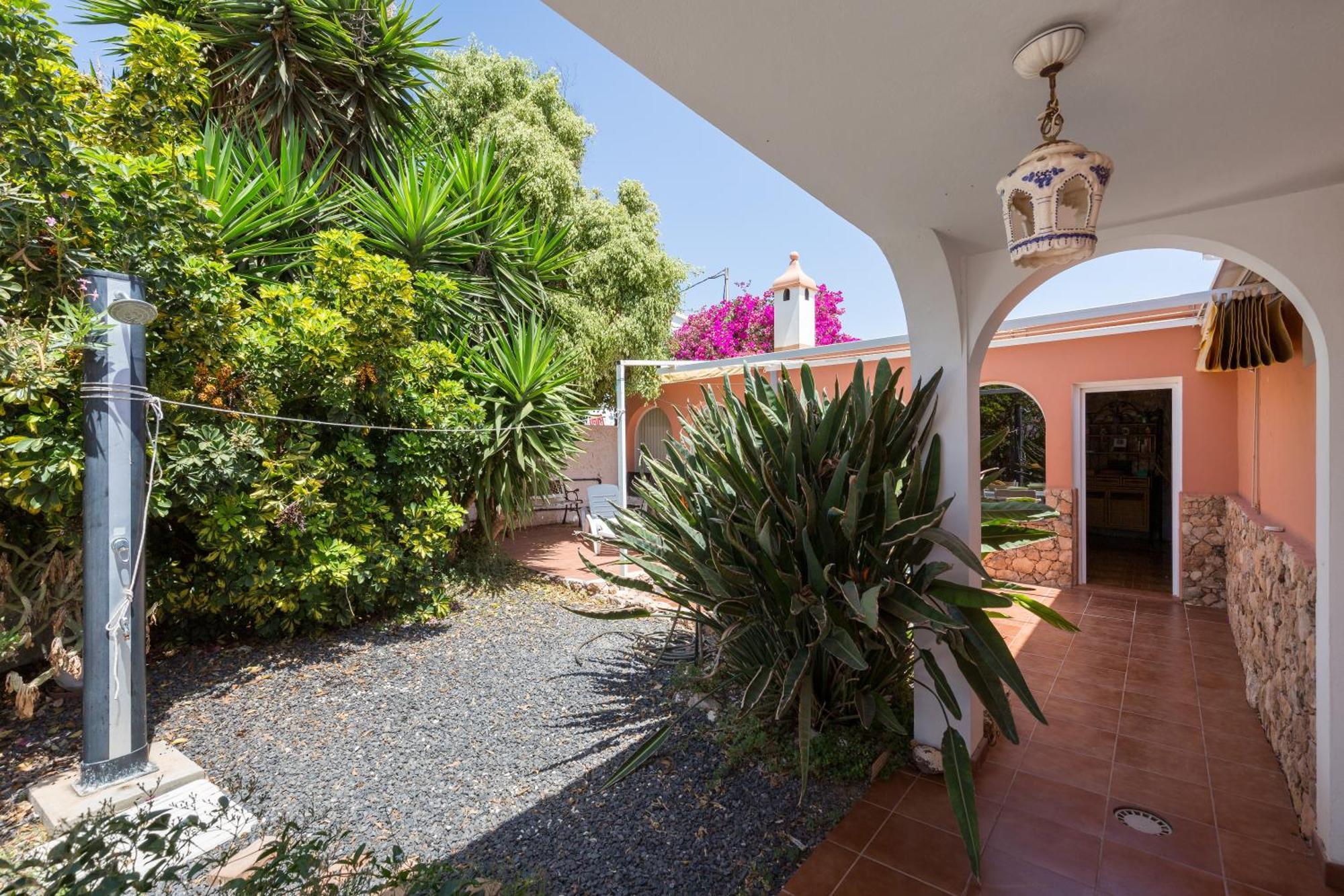 Home2Book Quiet Villa With Private Pool Triquivijate Buitenkant foto